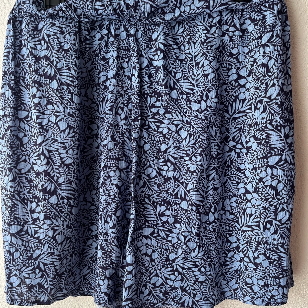 Blue and White Floral Print West Loop Shorts Size L/XL